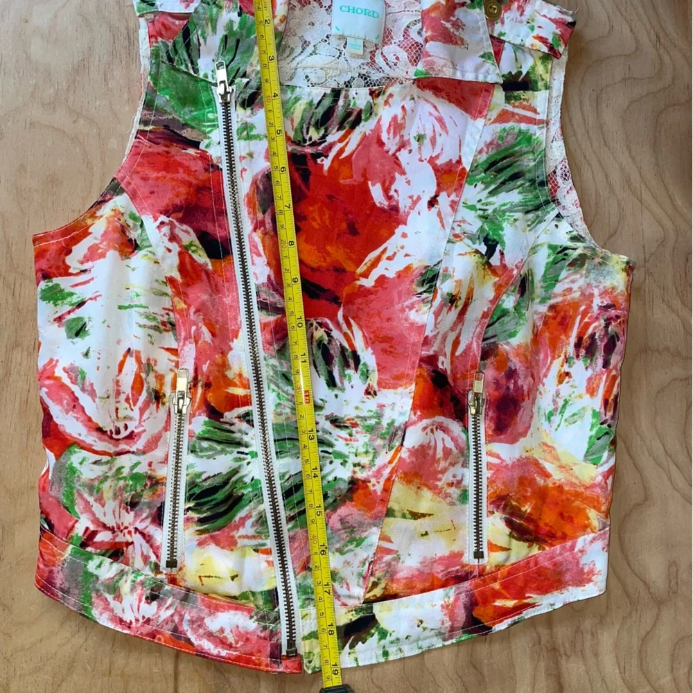 Chord Lace-lined Floral Vest - Picture 7 of 10